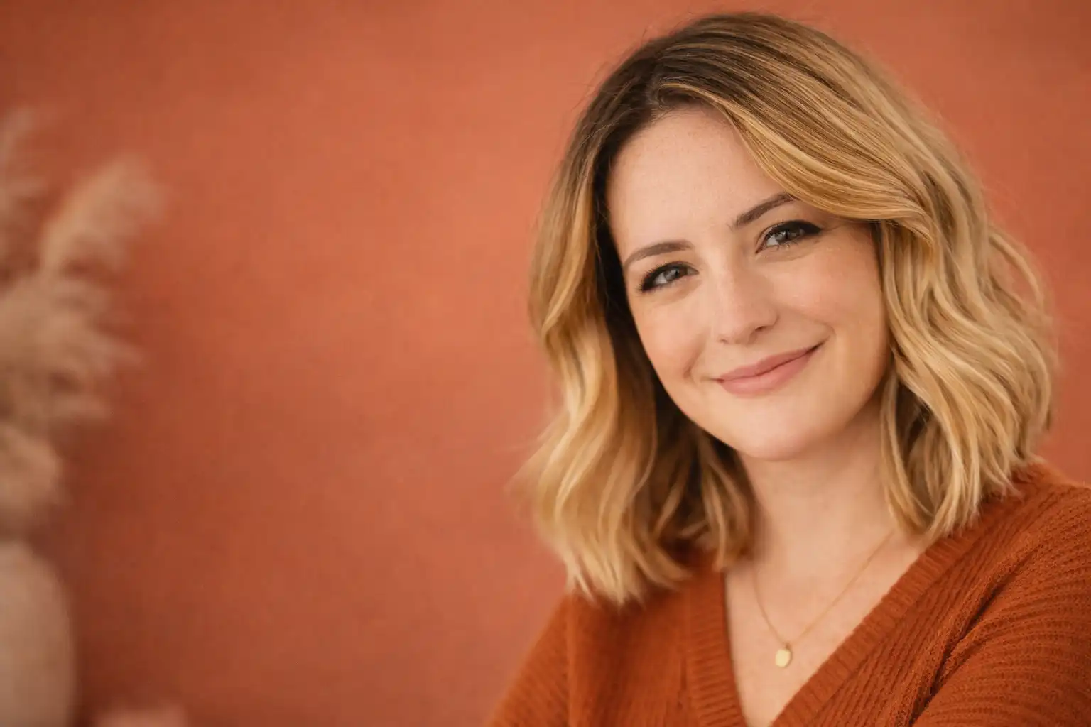 Élise Mares souriante